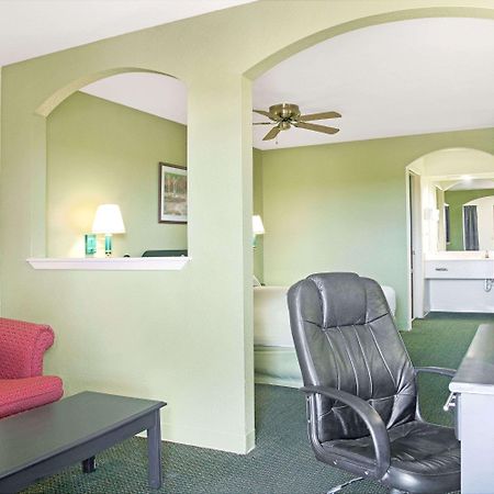 Days Inn By Wyndham El Campo Tx Екстериор снимка