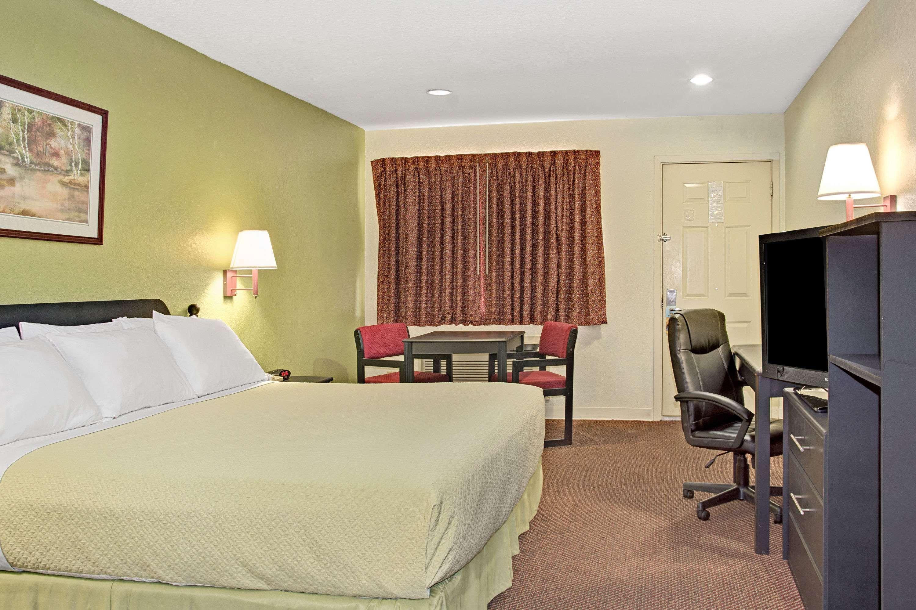Days Inn By Wyndham El Campo Tx Екстериор снимка