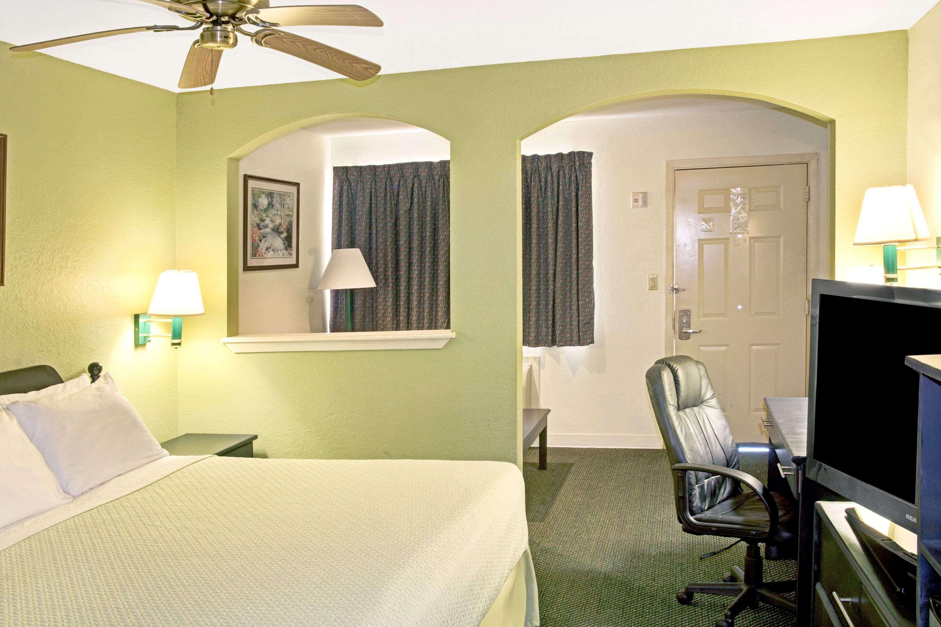 Days Inn By Wyndham El Campo Tx Екстериор снимка