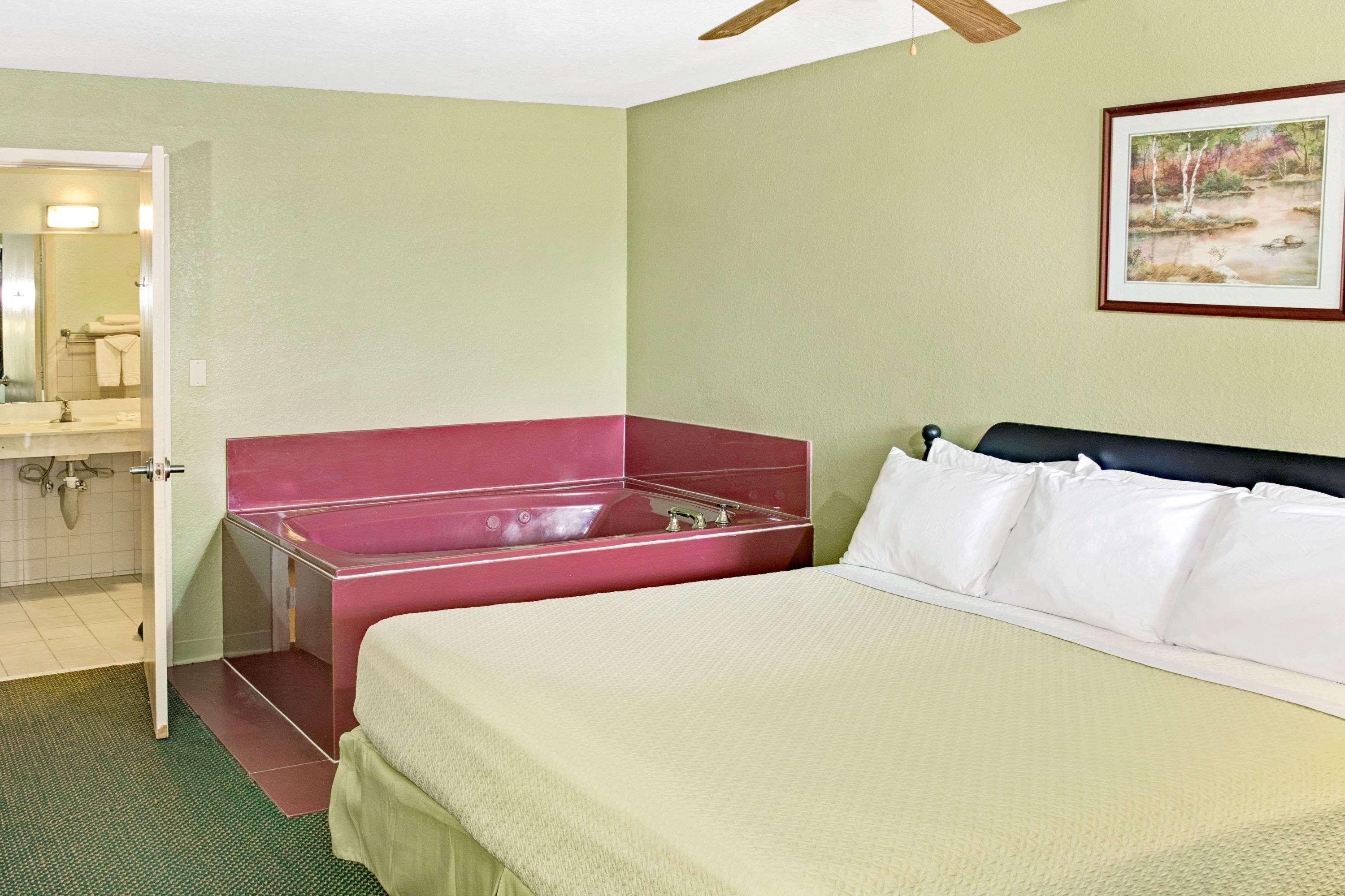 Days Inn By Wyndham El Campo Tx Екстериор снимка