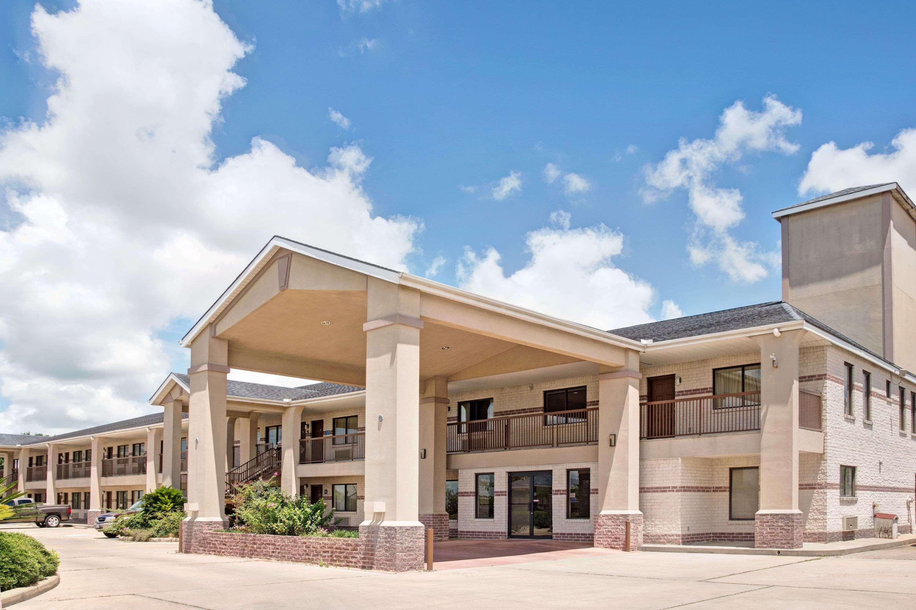 Days Inn By Wyndham El Campo Tx Екстериор снимка