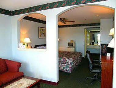 Days Inn By Wyndham El Campo Tx Екстериор снимка
